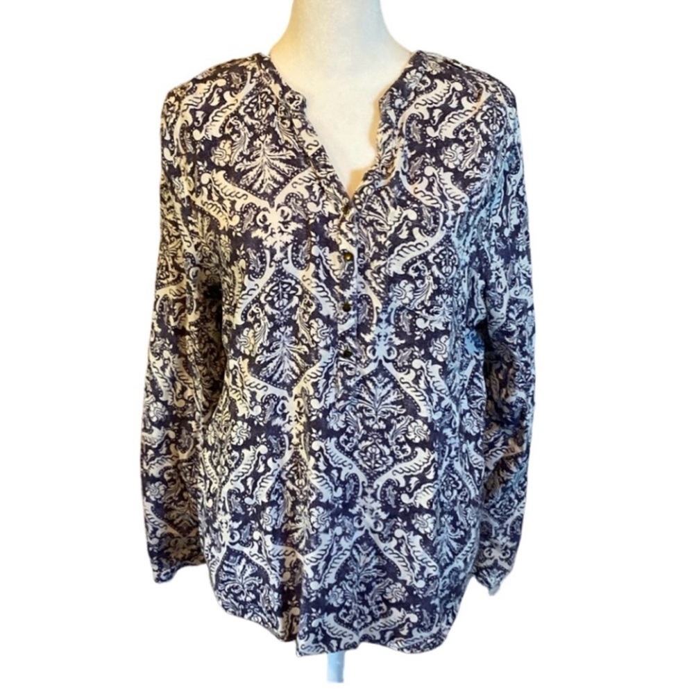 Relativity blouse. Size L. Blue and white pattern. 3/4 sleeves. Buttons.